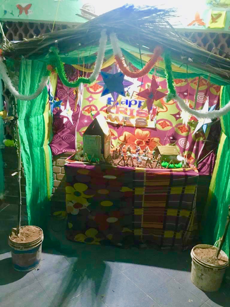 die selbstgebaute Krippe meiner Jungs